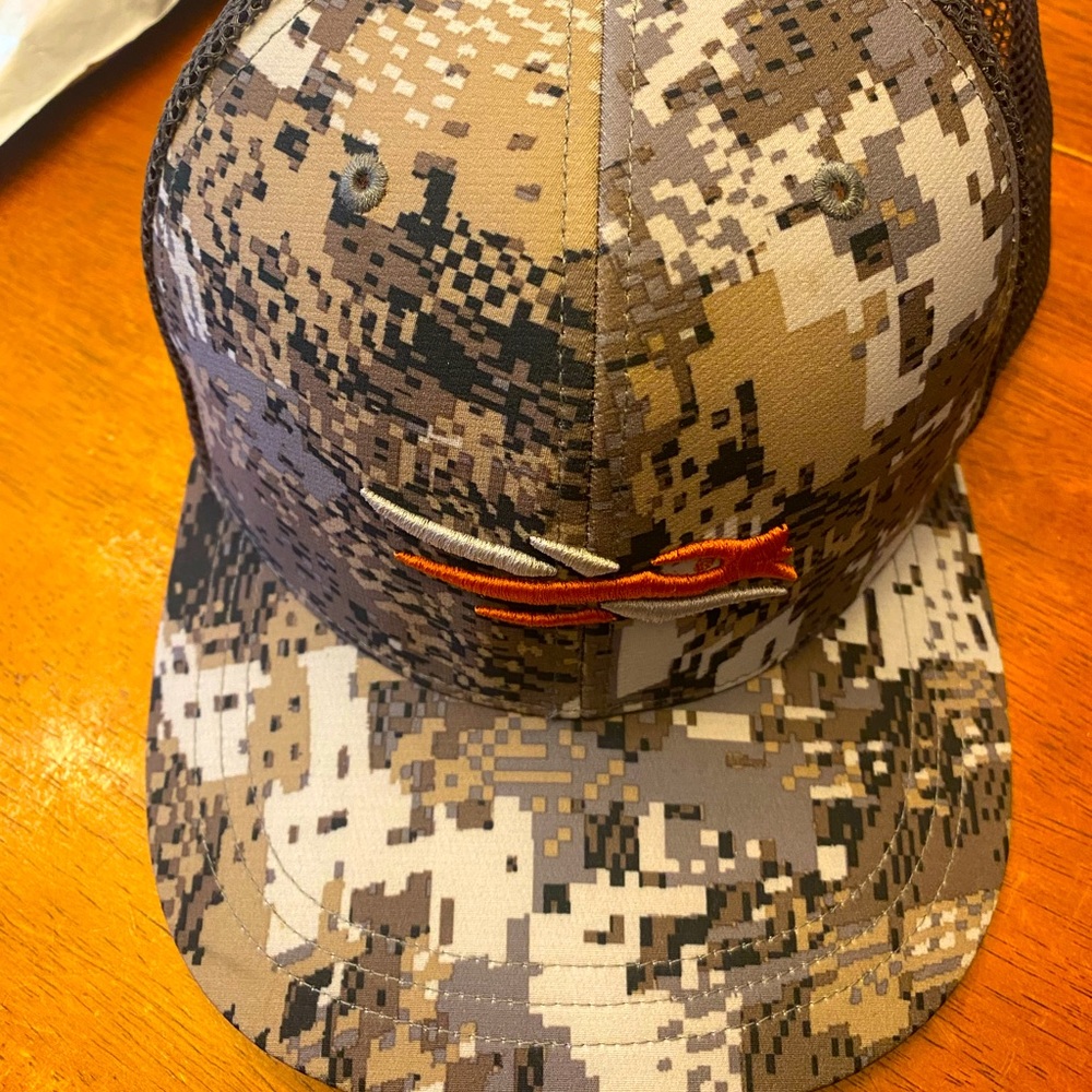 Sitka hat. Worn once, in perfect condition. Adjustable SnapBack high crown.